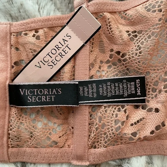 Victoria’s Secret Very Sexy Plunge Bra 34C Panty M NWT 🆕 Lingerie Set 🩷🩷 - Picture 8 of 17